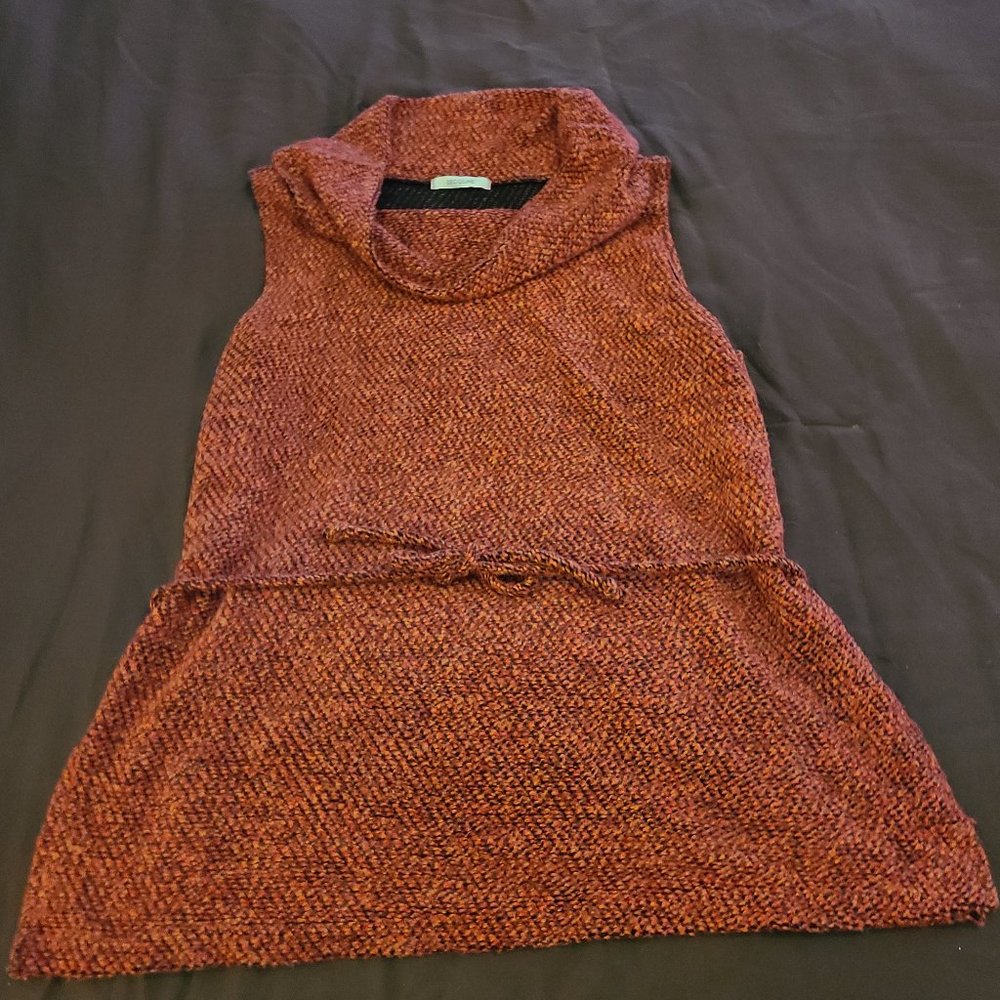 Sleevless Sweatr Top